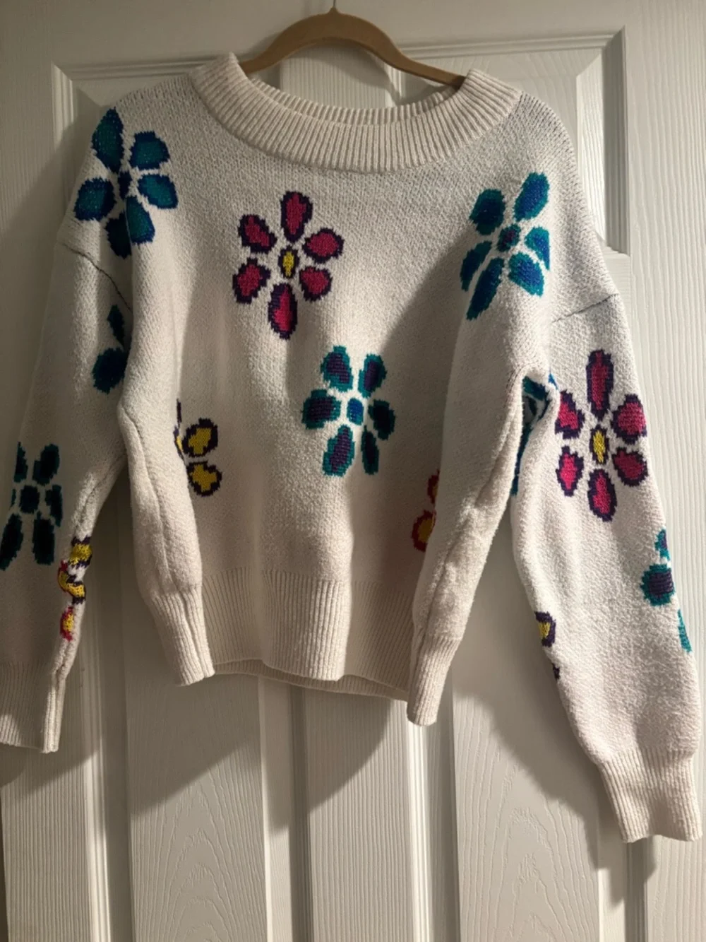 Wild Fable White Floral Crewneck Sweater with Teal & Pink Flowers Large